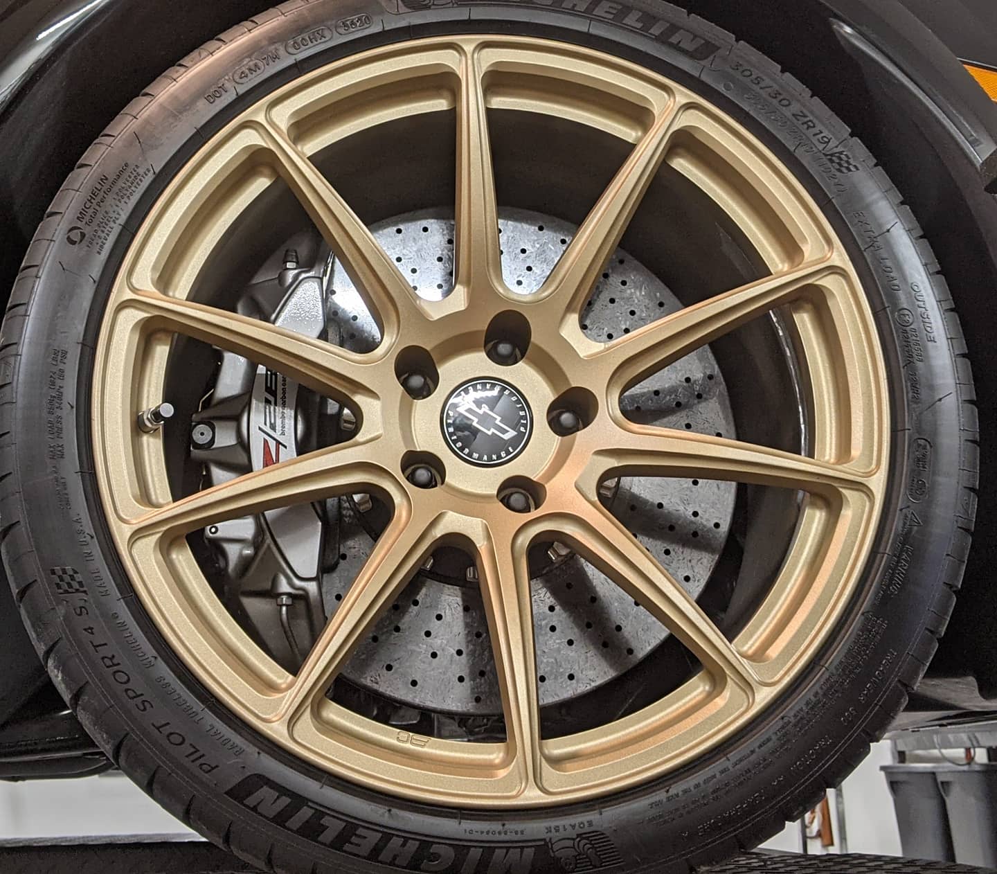 Porsche 911 GT3 Wheels Done in Walts Gold | Prismatic Powders