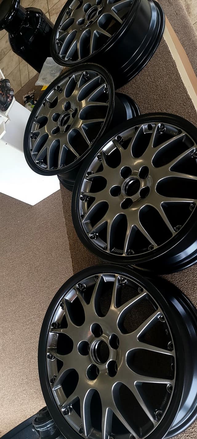 Silk Racing Rims Wheels Coated in Silk Satin Black and Kingsport Grey | Prismatic Powders