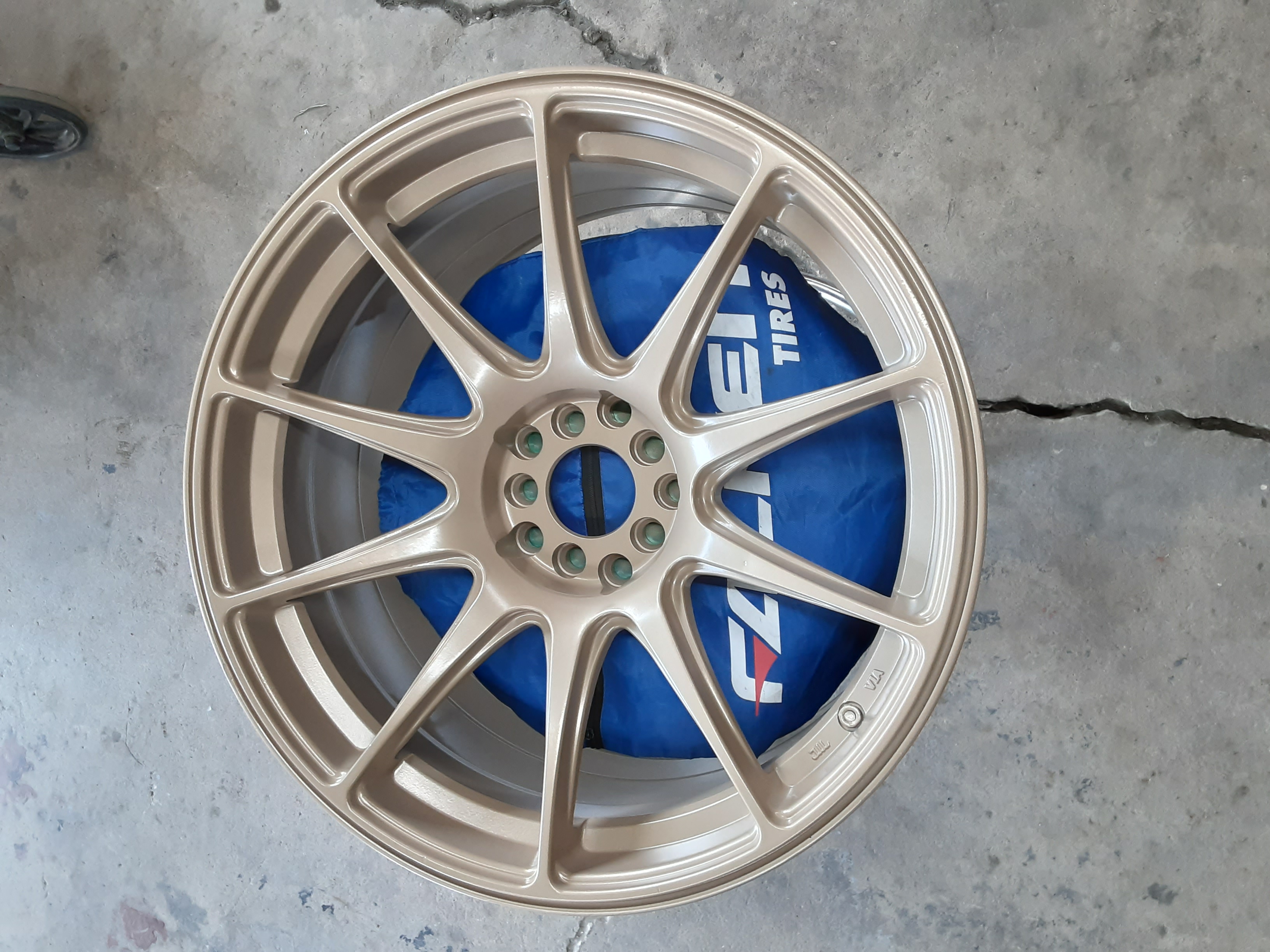 Wheels with Golden Beige | Prismatic Powders