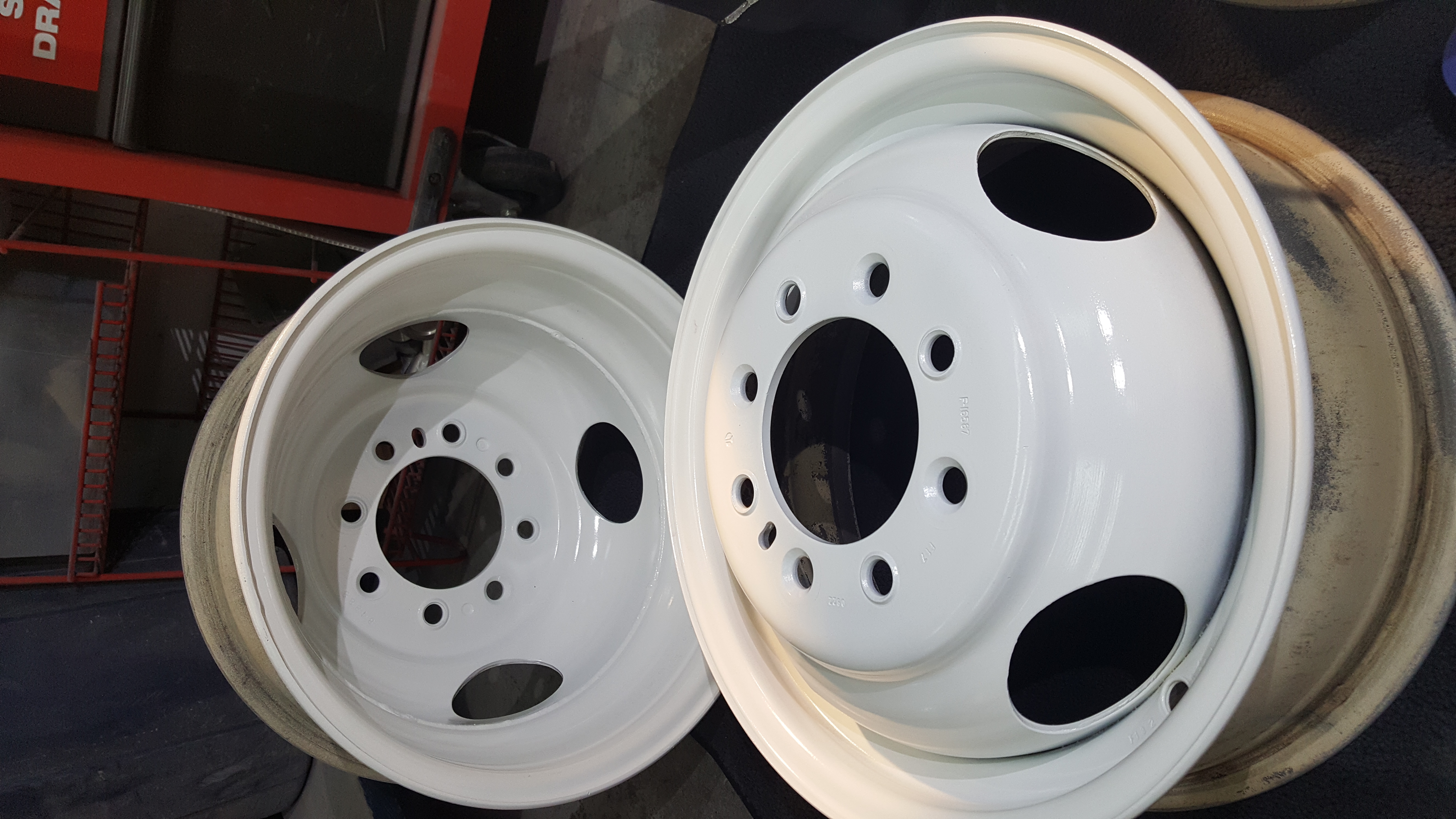 Custom Rims coated in Gloss White | Gallery Project | Prismatic Powders