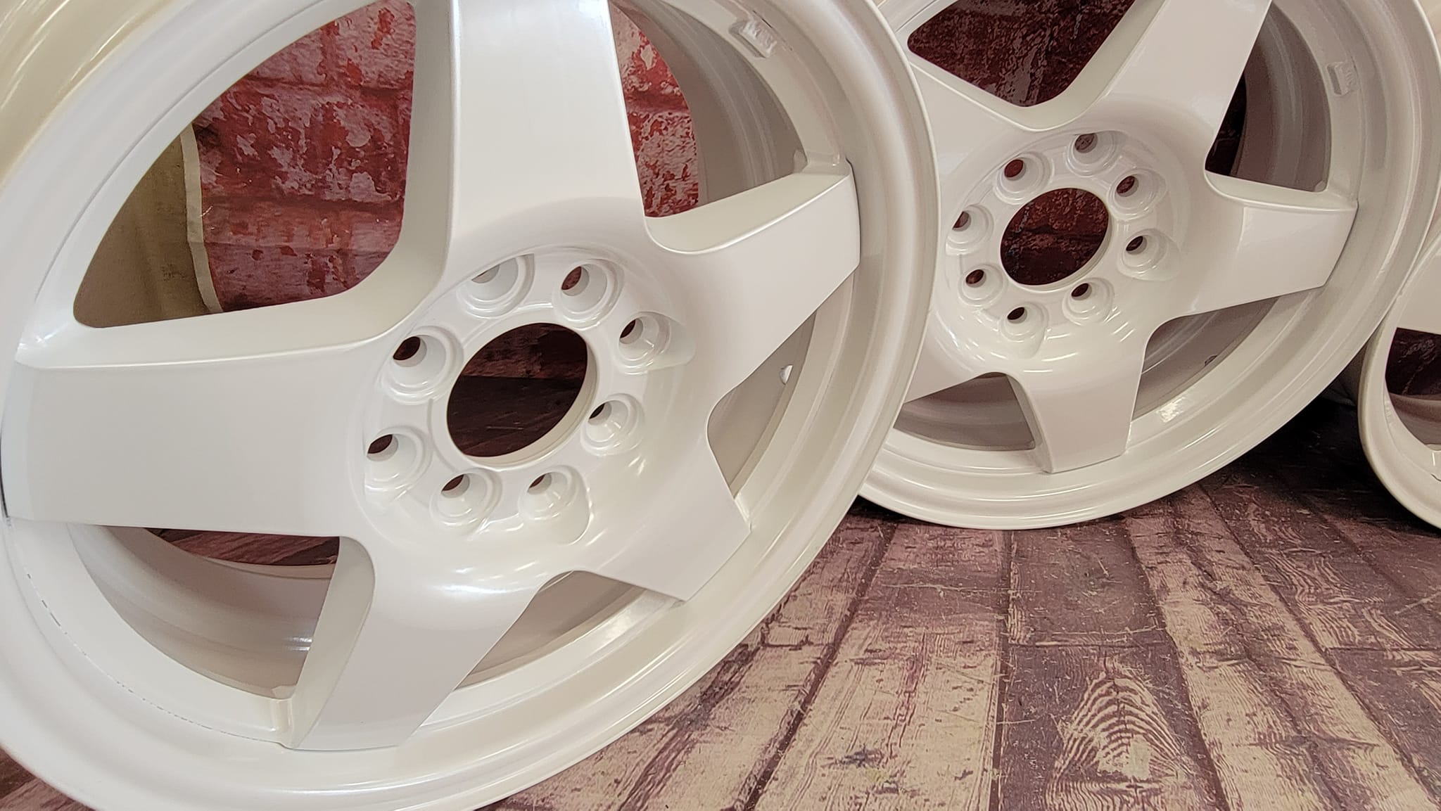 Wheels Coated with Pearl Sparkle | Prismatic Powders