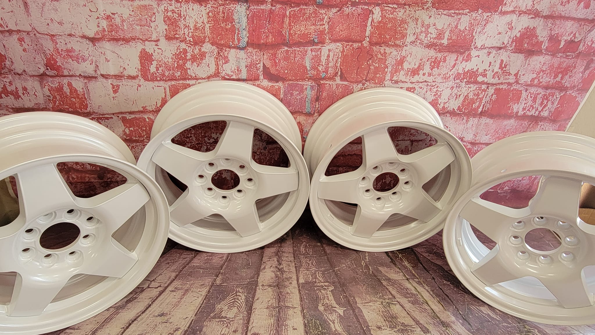 Wheels Coated with Pearl Sparkle | Prismatic Powders