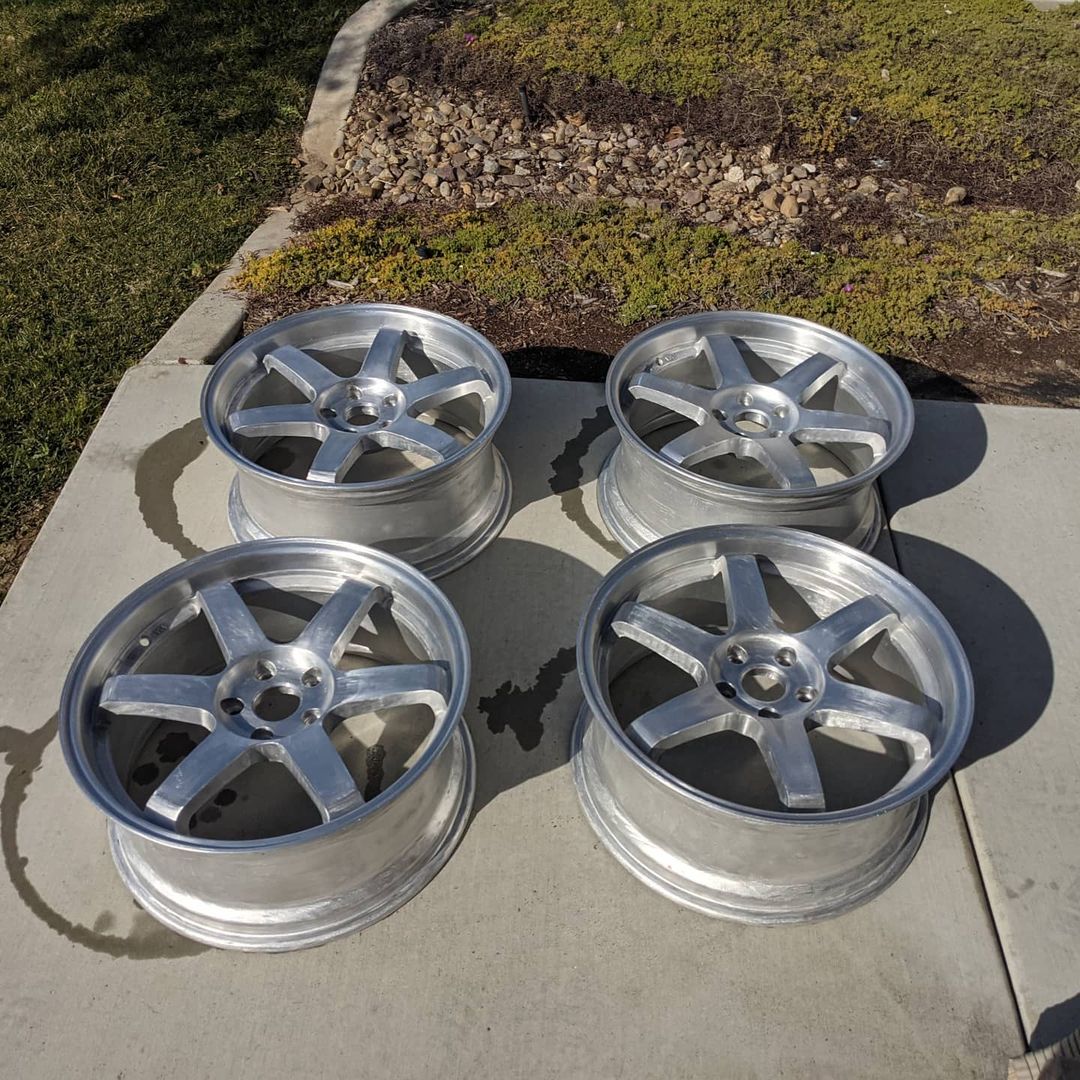 Wheels Coated in Gloss White | Prismatic Powders