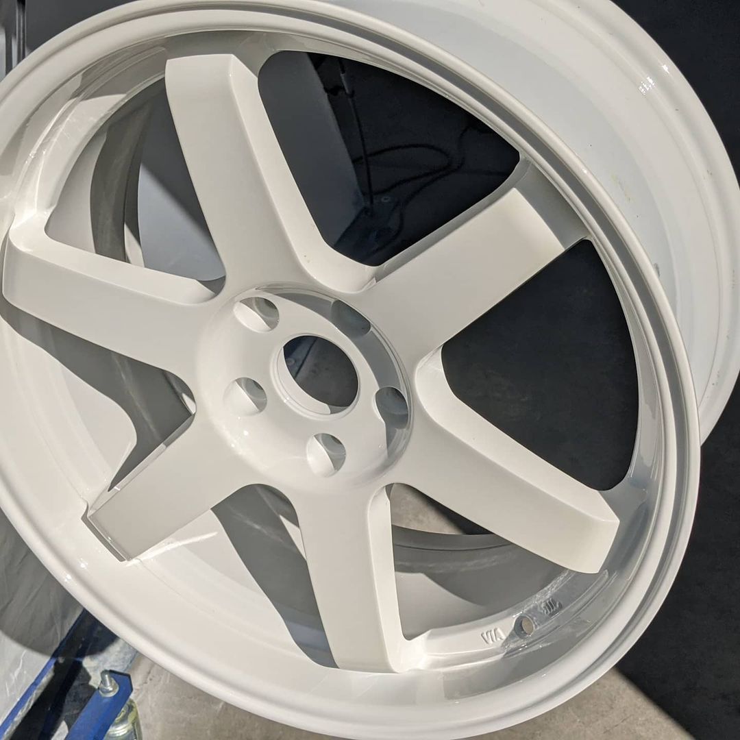 Wheels Coated in Gloss White | Prismatic Powders