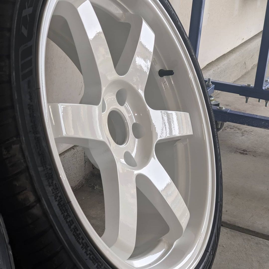 Wheels Coated in Gloss White | Prismatic Powders