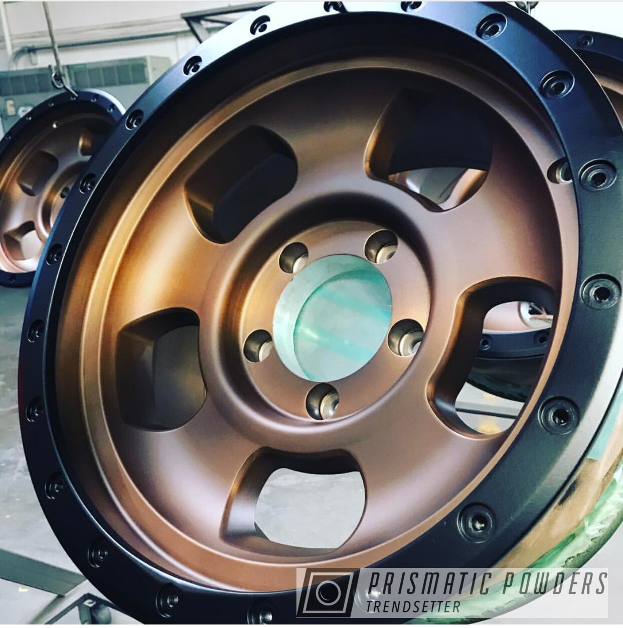 Two Toned Wheels Dine In Black Jack And Transparent Bronze Powder