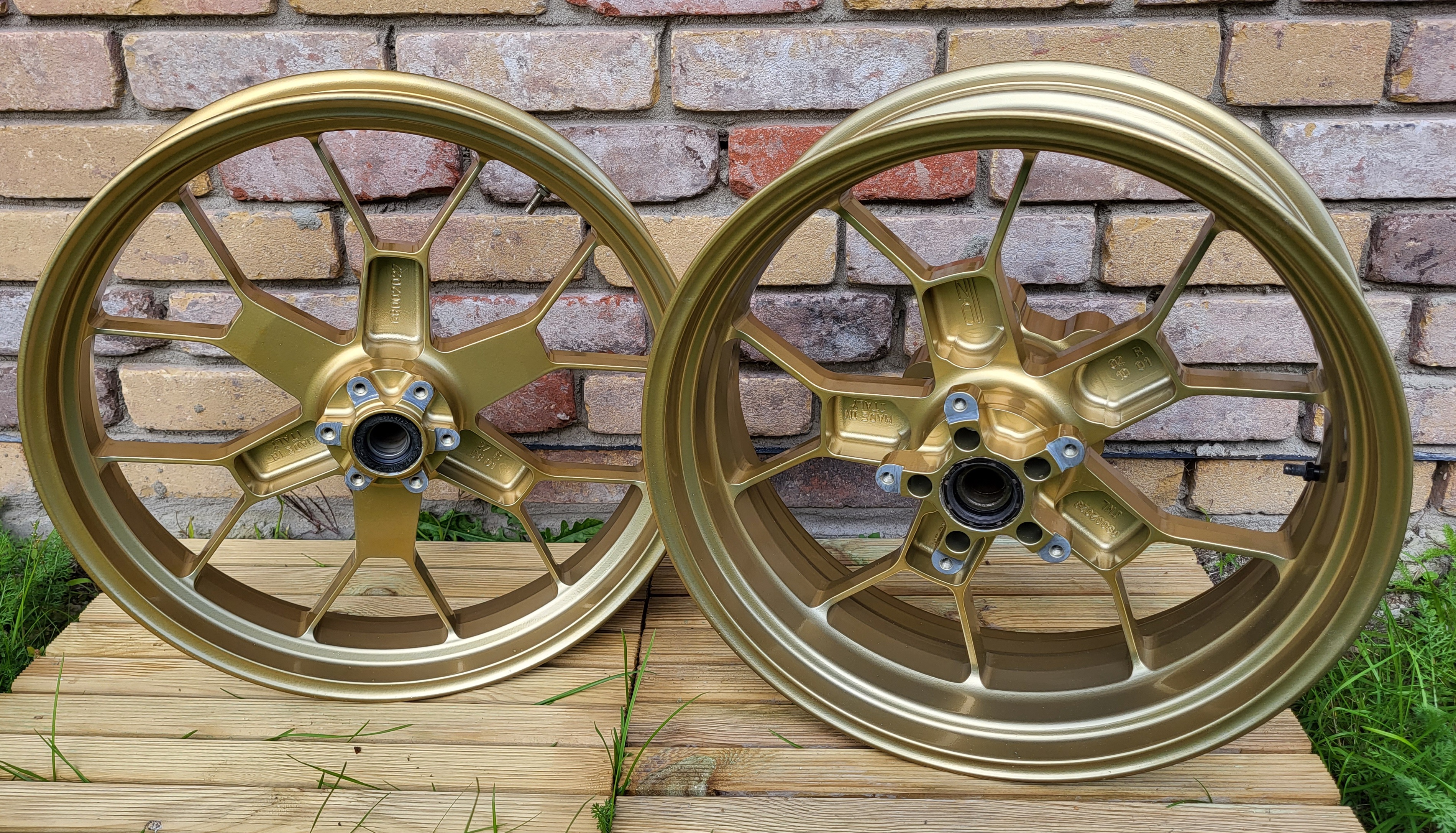 Powder Coated Motorcycle Wheels | Prismatic Powders