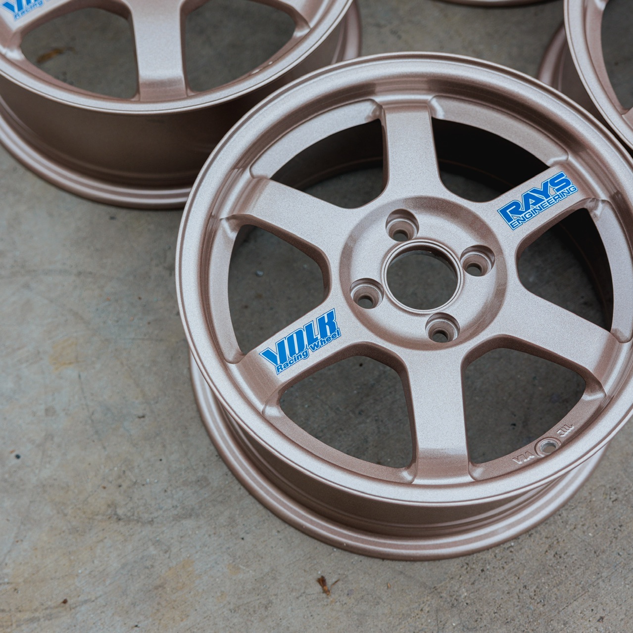 “BAZZINGA” ON RAYS TE37 | PRISMATIC POWDERS®