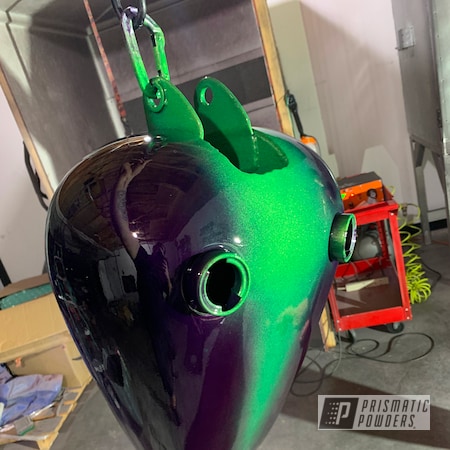 Powder Coating: Illusion Purple PSB-4629,Clear Vision PPS-2974,Illusion Green Ice PMB-7025,Motorcycle Gas Tank
