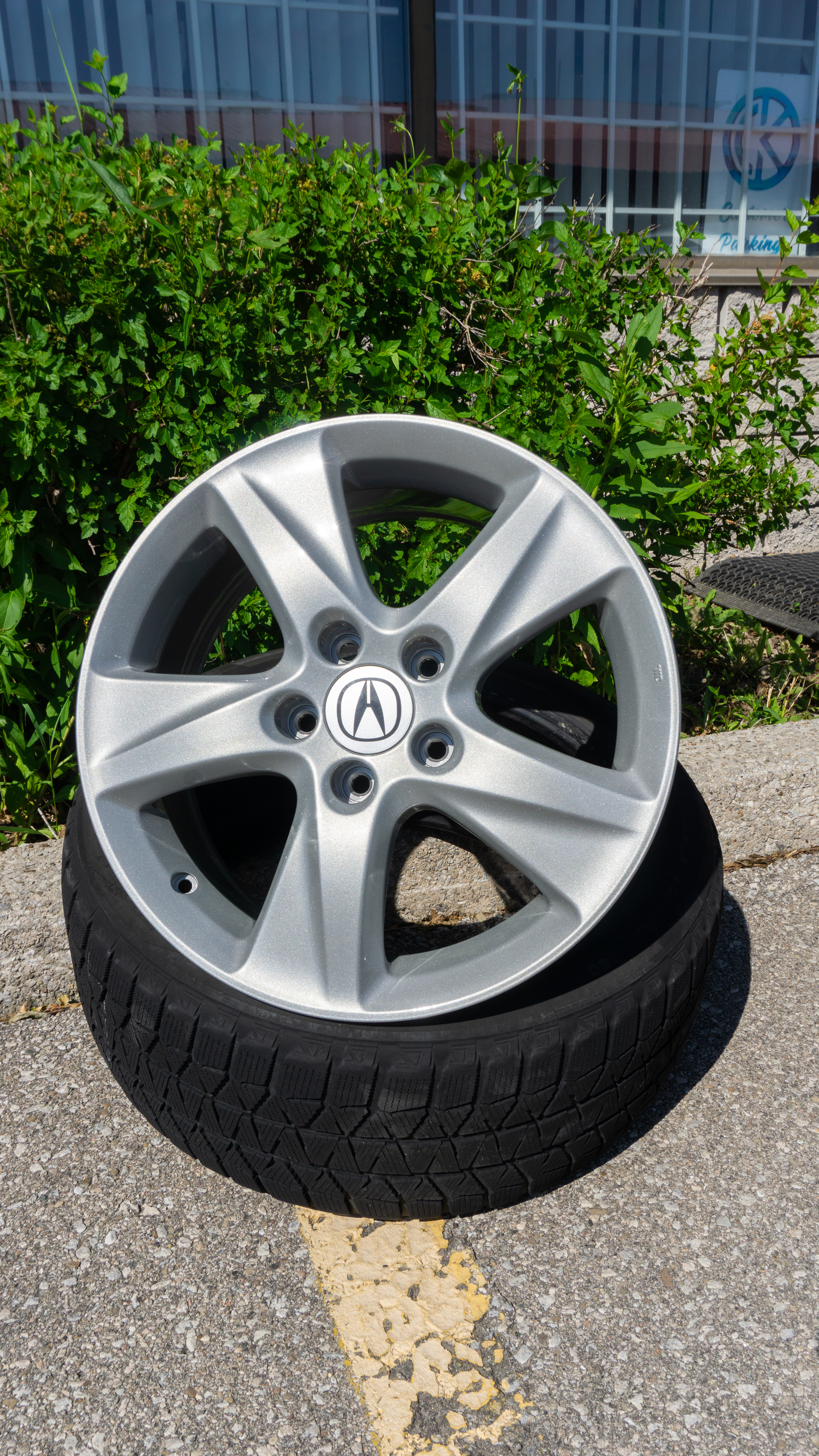 Acura Wheel coated in Acura Silver and Clear Vision | Prismatic Powders