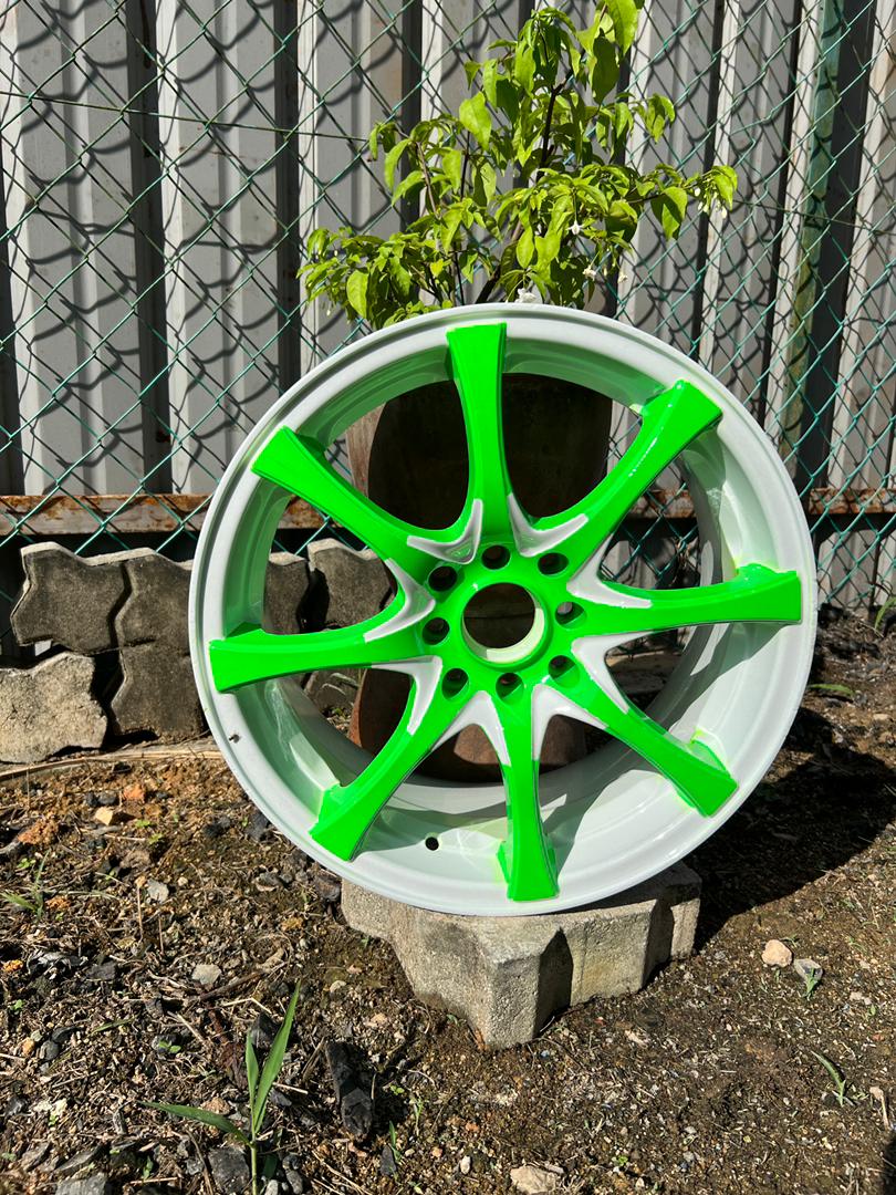 Neon R/t Rims Car Rim finished with a Neon Green and Super Chrome Plus Finish ...