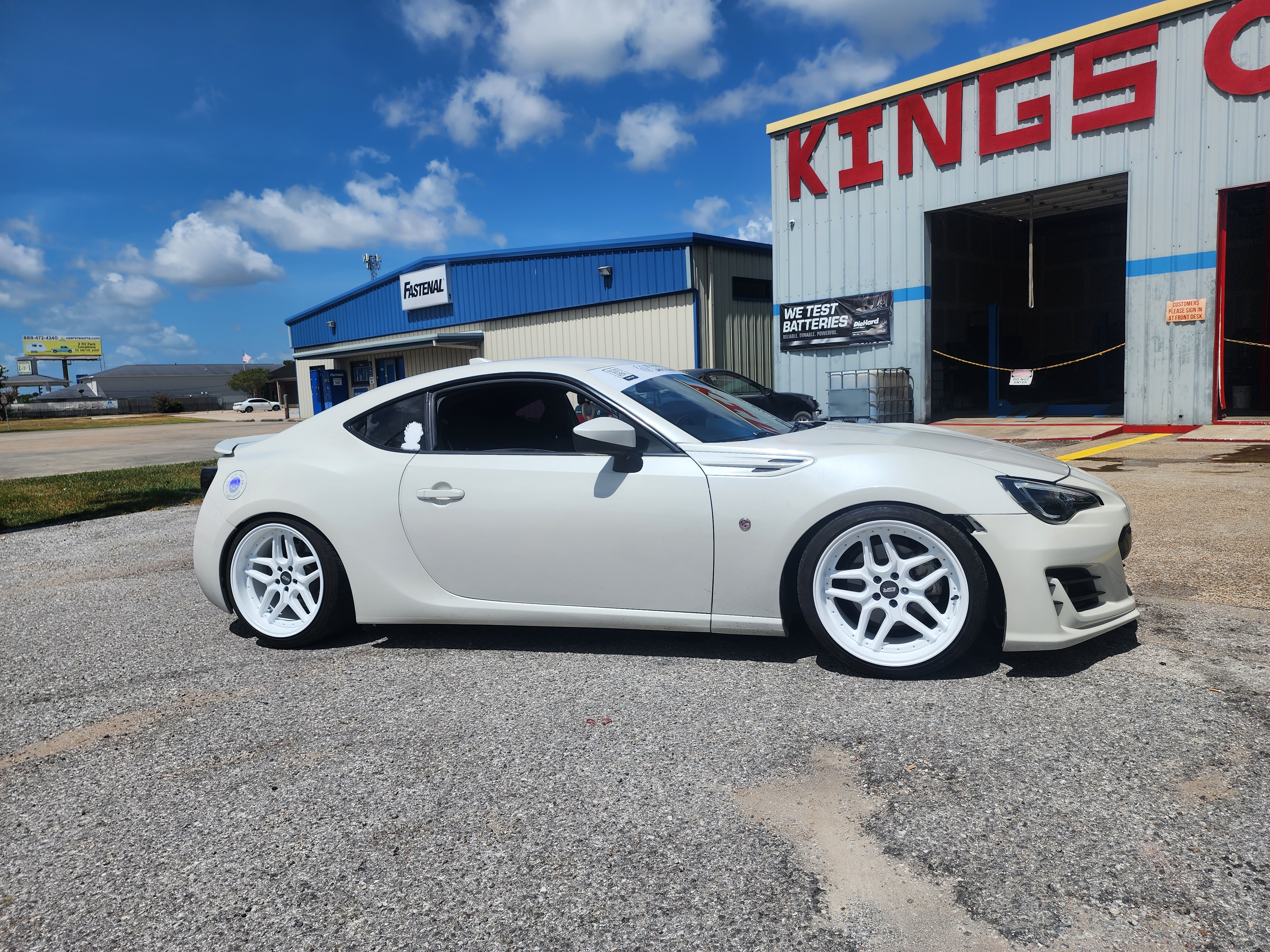 Wheels finished with Pearl White | Prismatic Powders