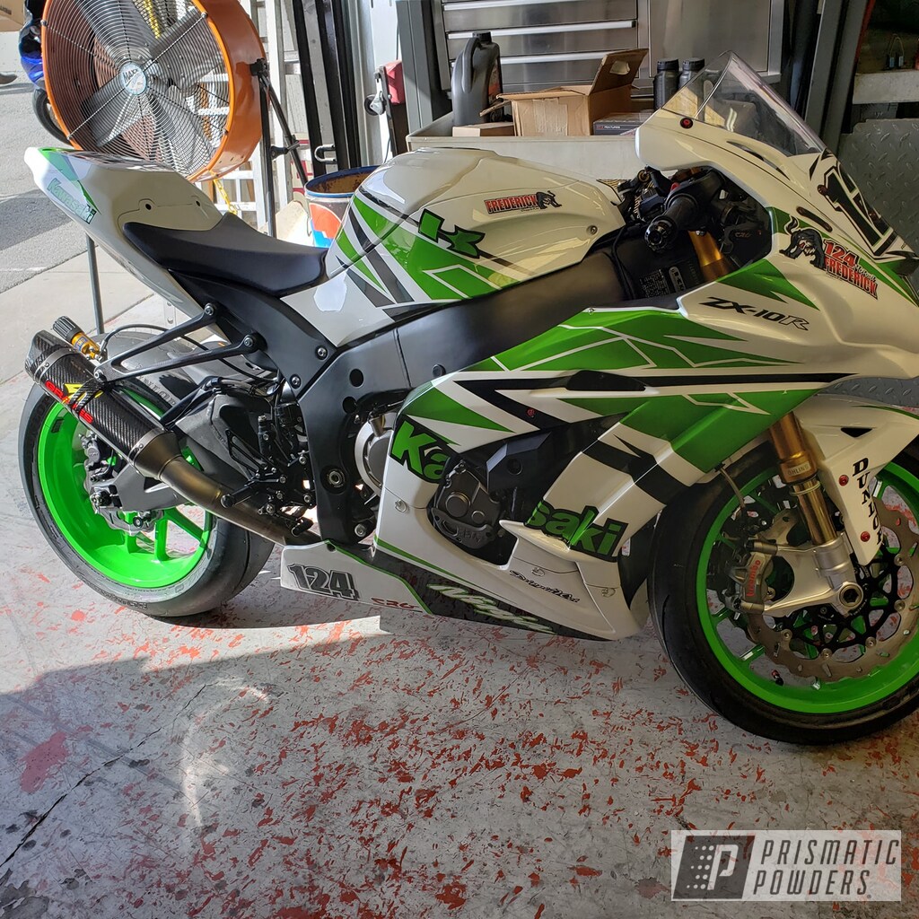 Motorcycle Wheels coated with PSS-10664 | Prismatic Powders