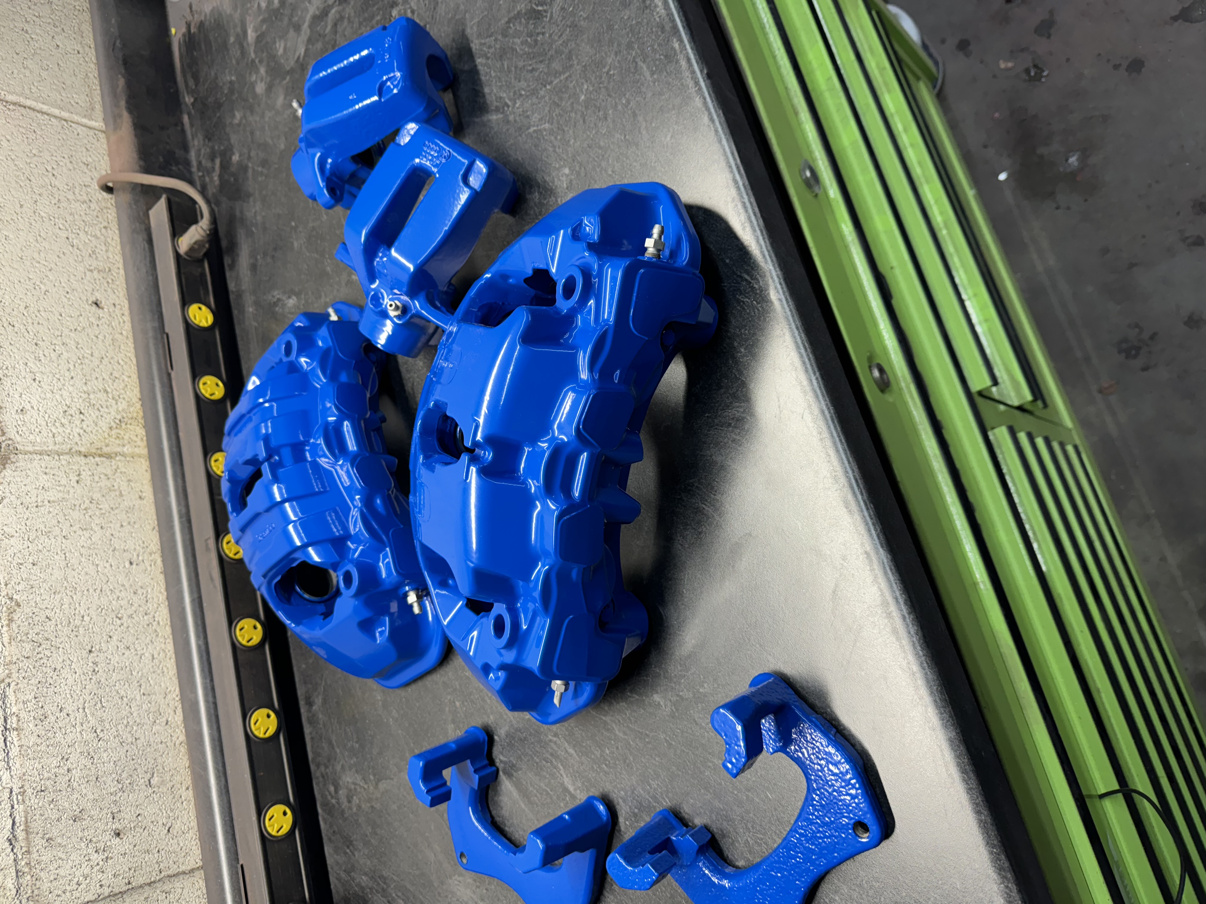 Calipers Blue Color Brake Calipers in Yama Blue and Brazilian Blue | Prismatic Powders