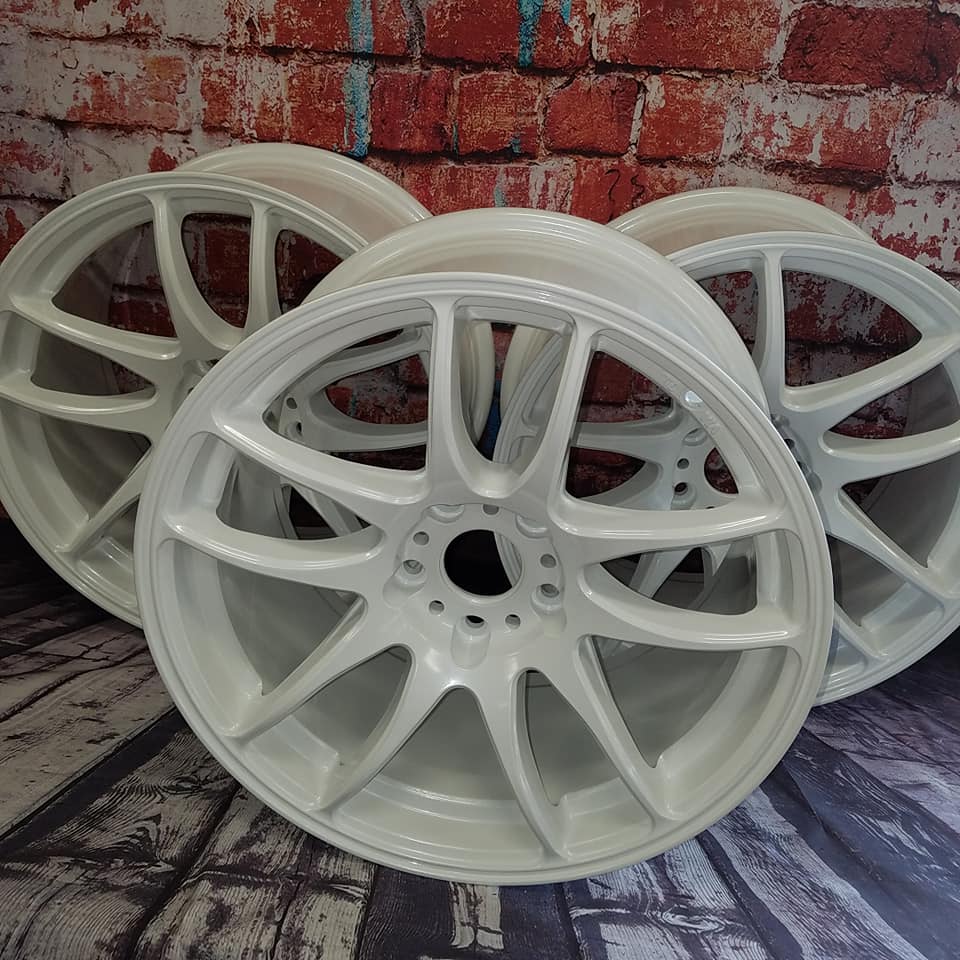 Custom Wheels in Pearlized White II | Prismatic Powders
