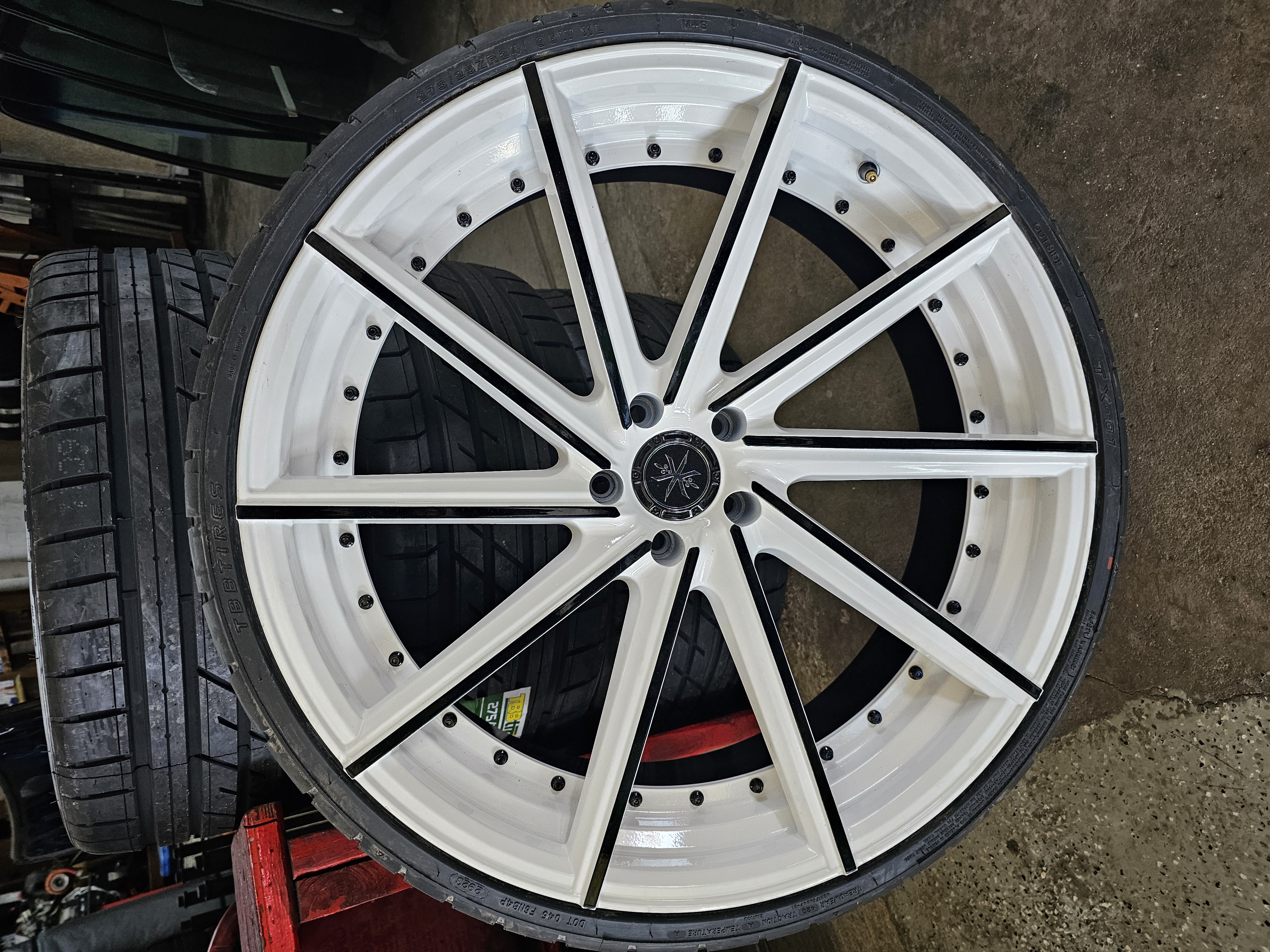 Two tone 26in wheels in super durable white | Prismatic Powders