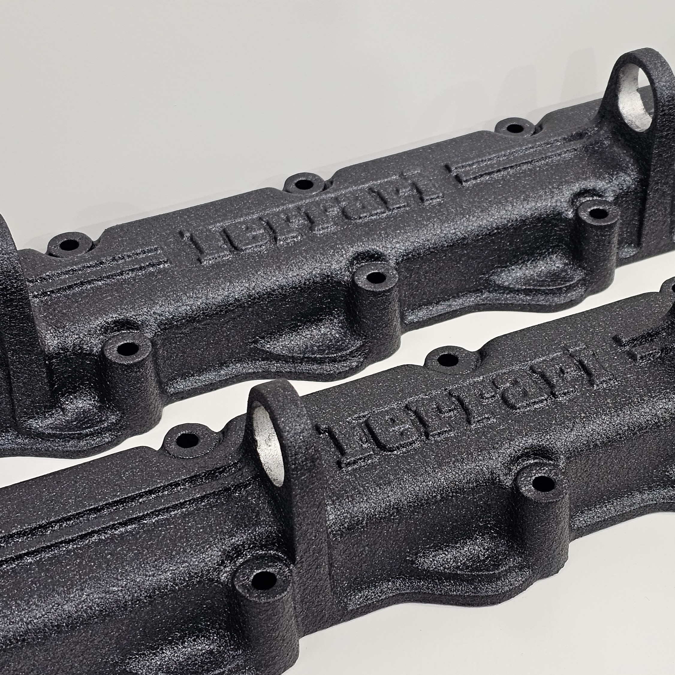Resprayed Rocker Cover Ferrari rocker covers in Splatter Black | Prismatic Powders